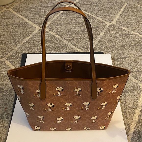 Coach X Peanuts Snoopy City Tote Bag. Limited Edition. EUC. - Picture 3 of 16